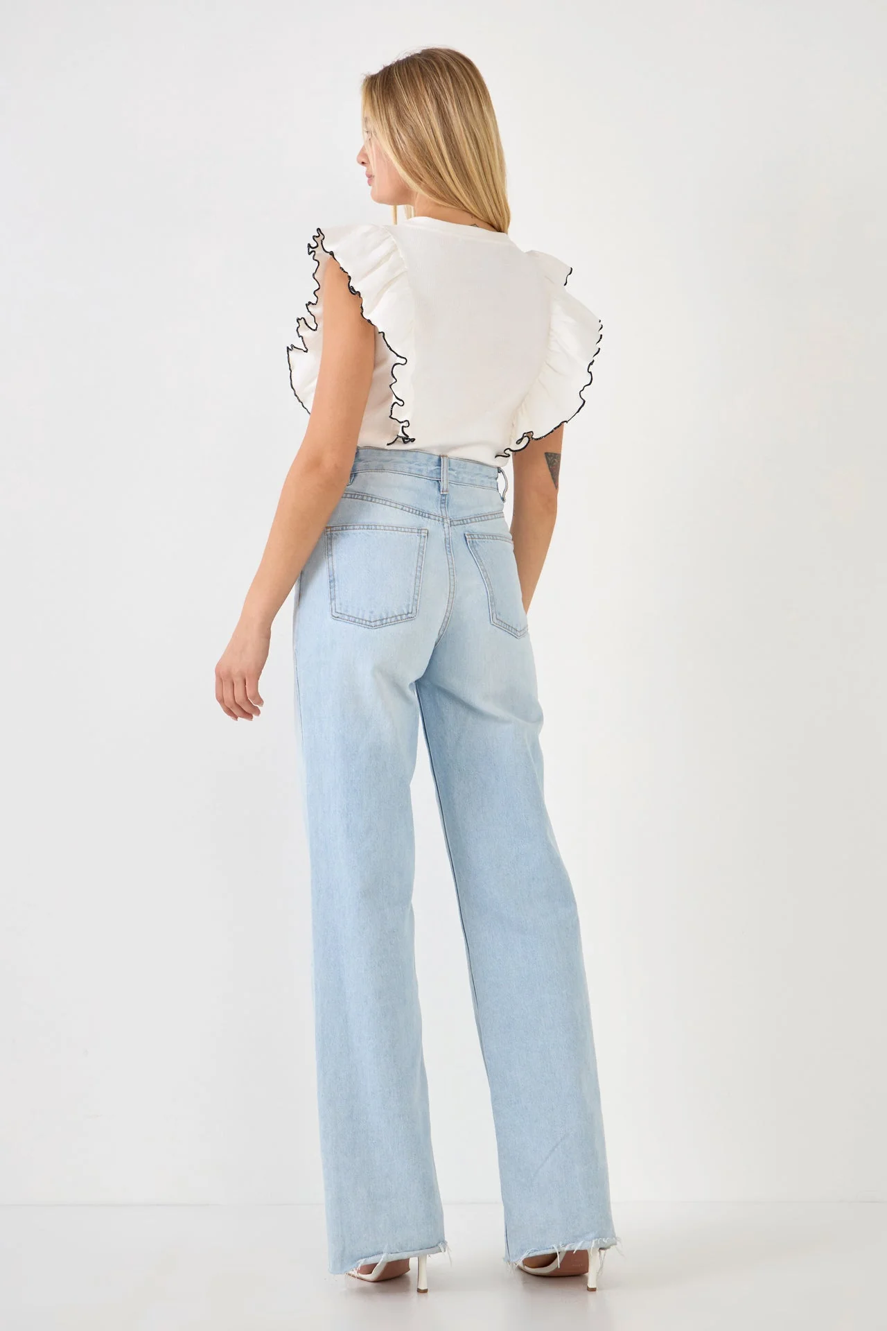 Contrast Merrow Detail Ruffled Knit Top - Image 19