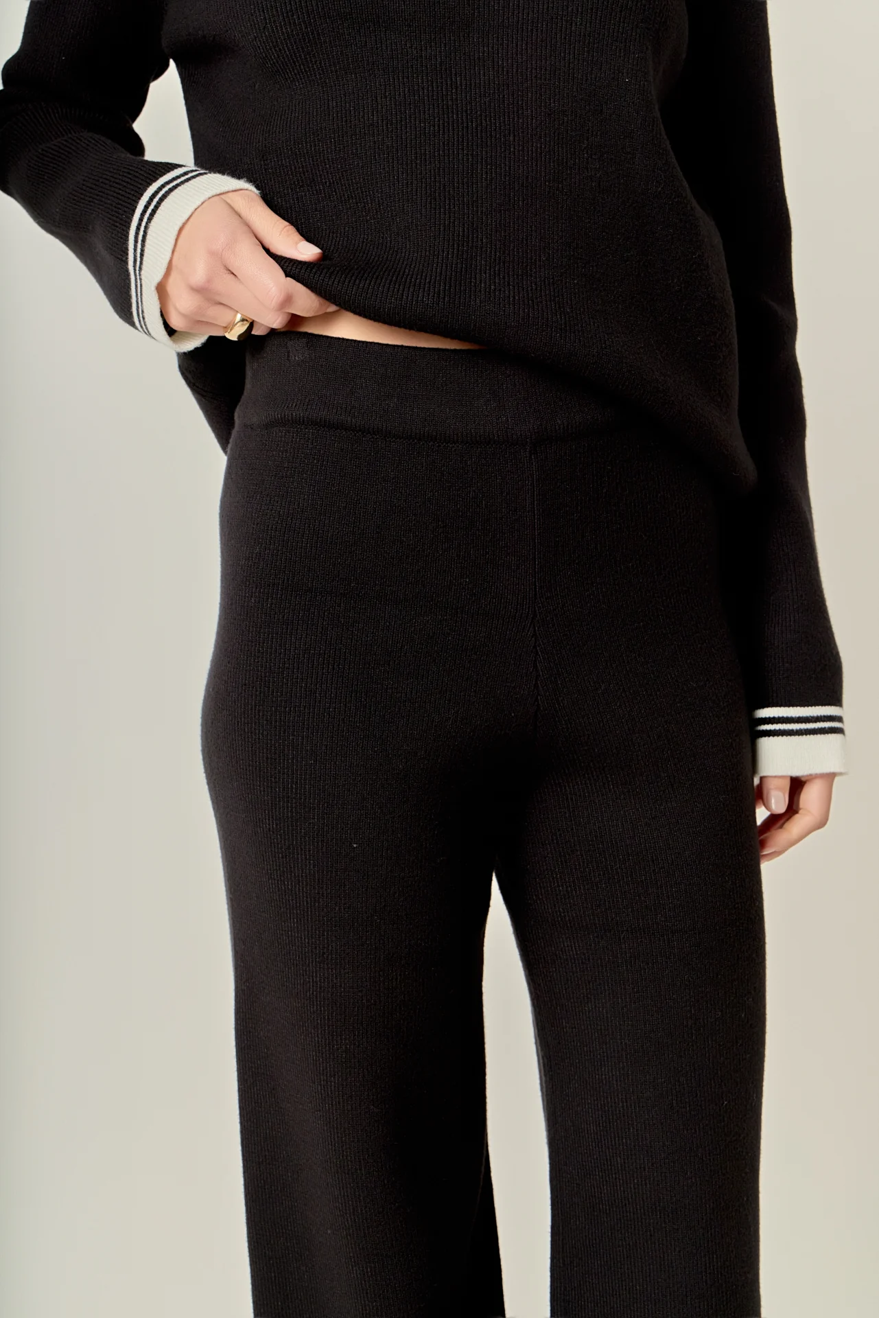 Contrast Stripe Detail Knit Pants - Image 8