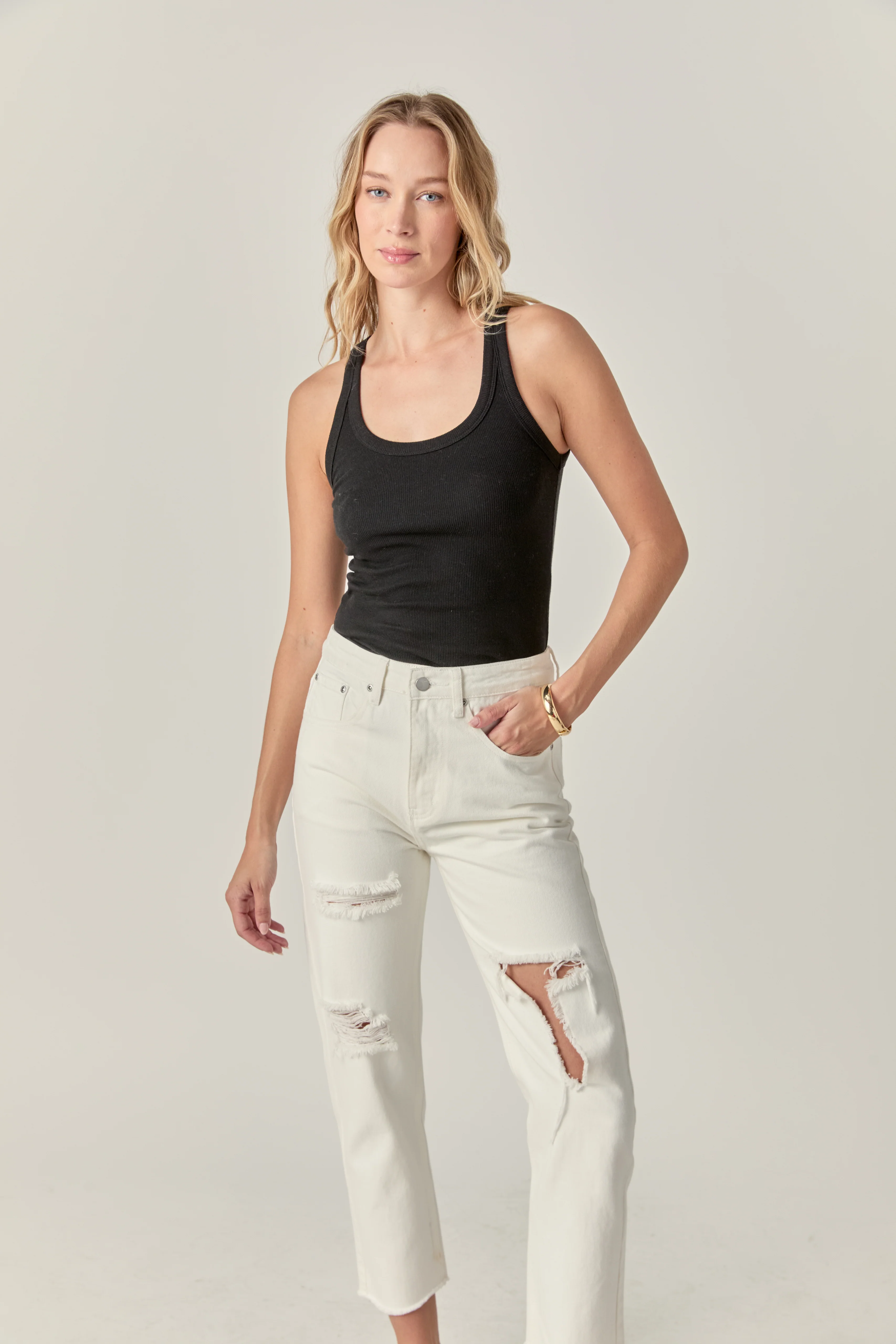 Destroyed Mom Jeans - Image 10