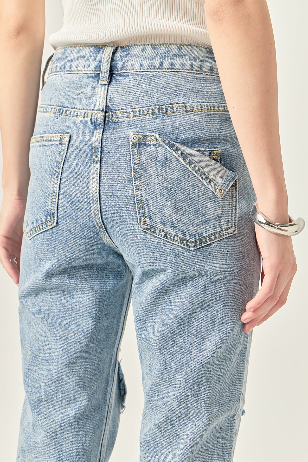 Destroyed Mom Jeans - Image 12