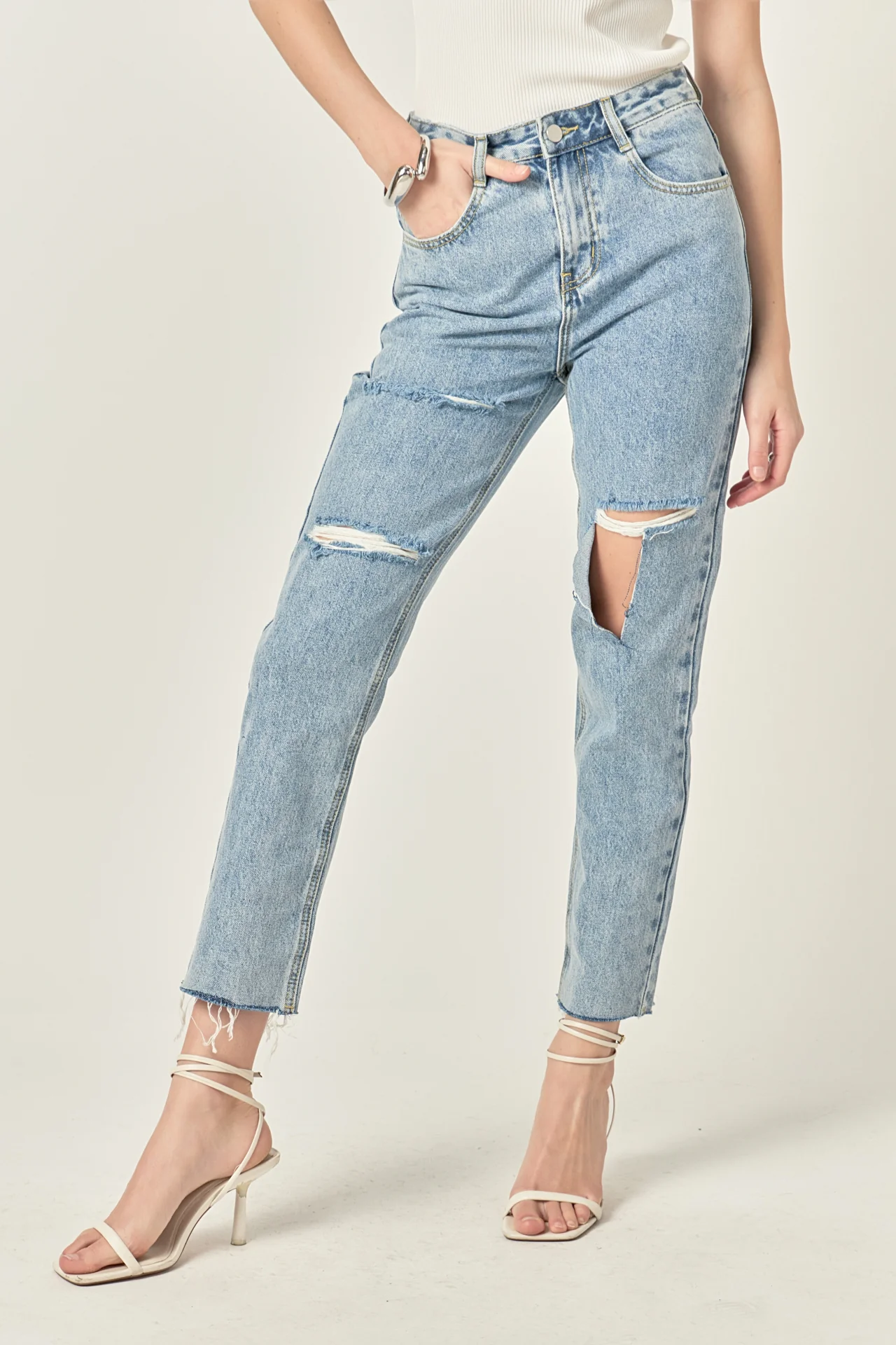 Destroyed Mom Jeans - Image 15