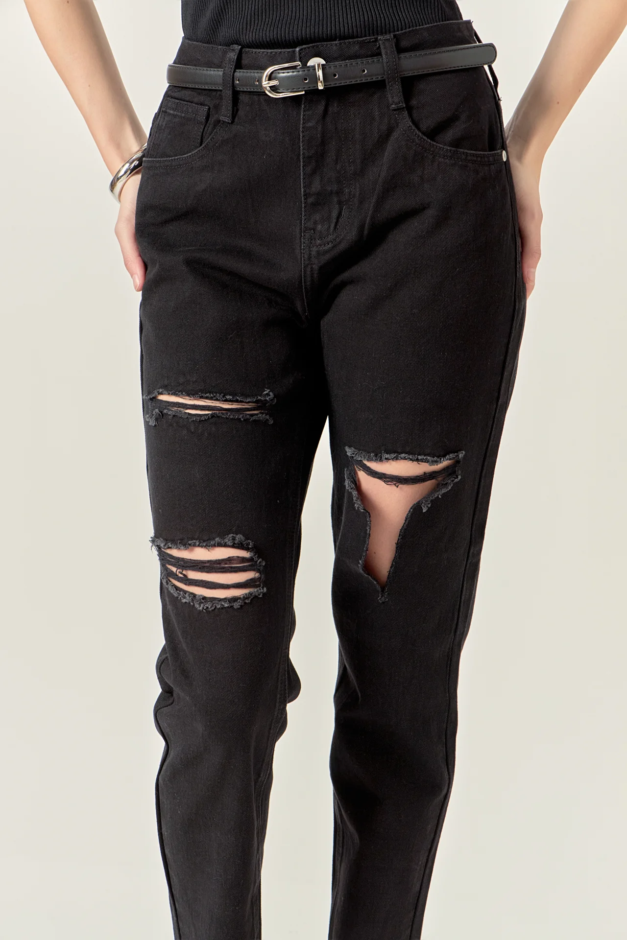 Destroyed Mom Jeans - Image 18