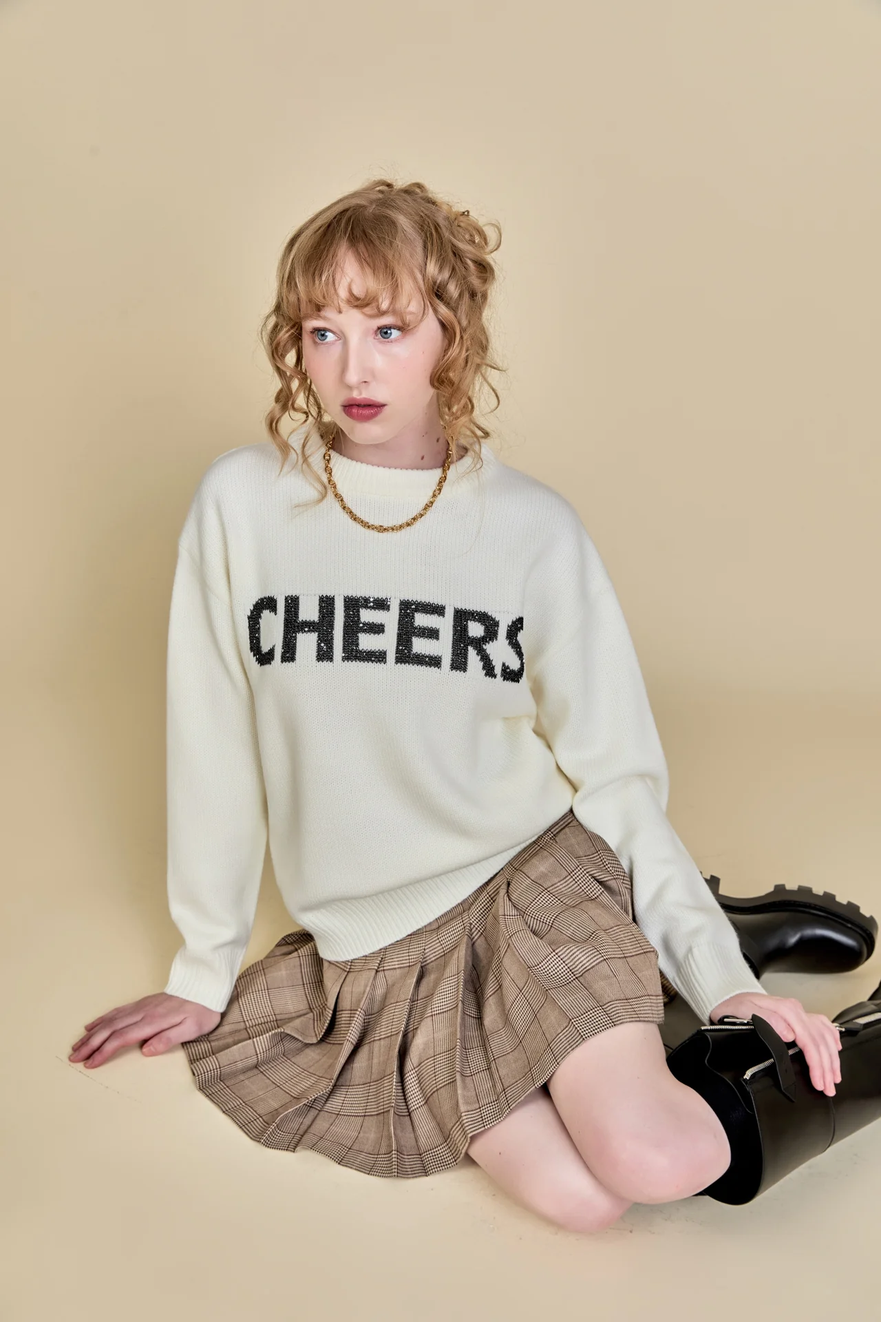 Cheers Lettering Sweater - Image 7