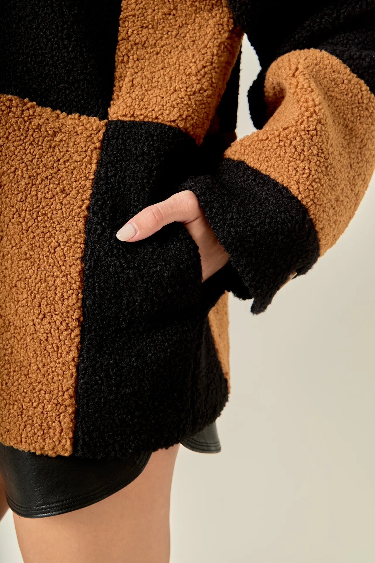 Oversize Teddy Check Jacket - Image 4