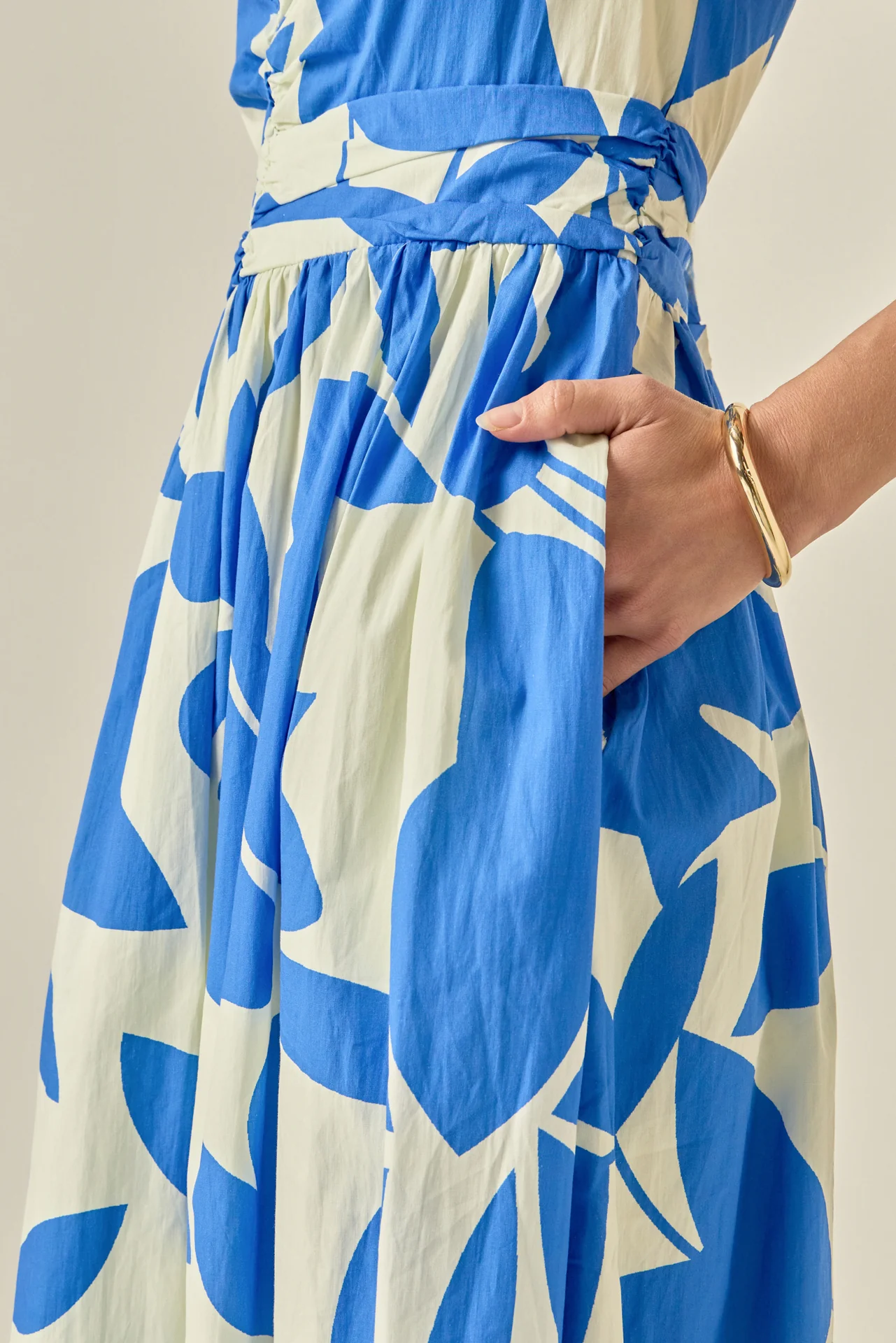 Puff Sleeve Print Ruched Midi Dress - Image 4