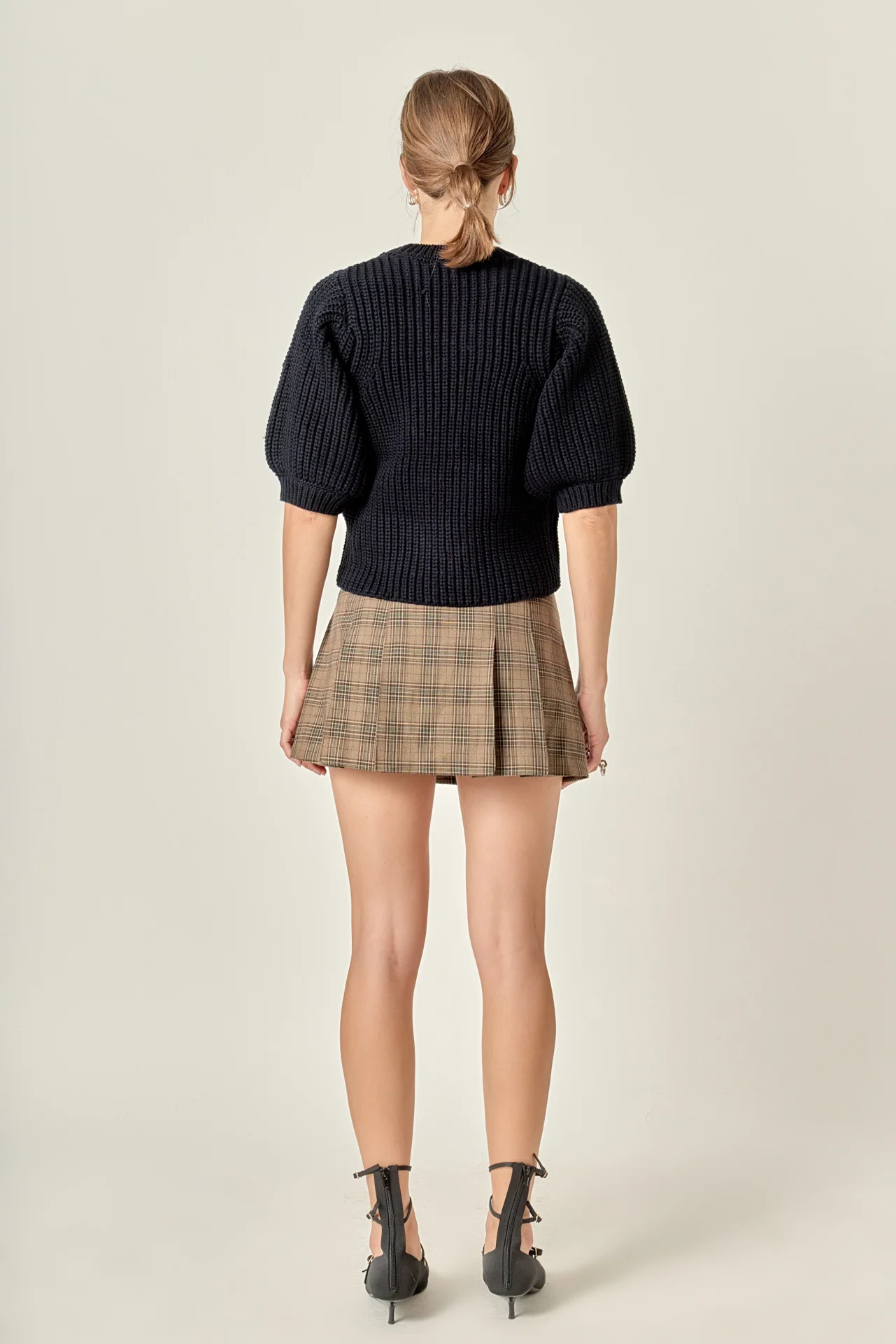 Round-neck Short Sleeve Knit Sweater - Image 4
