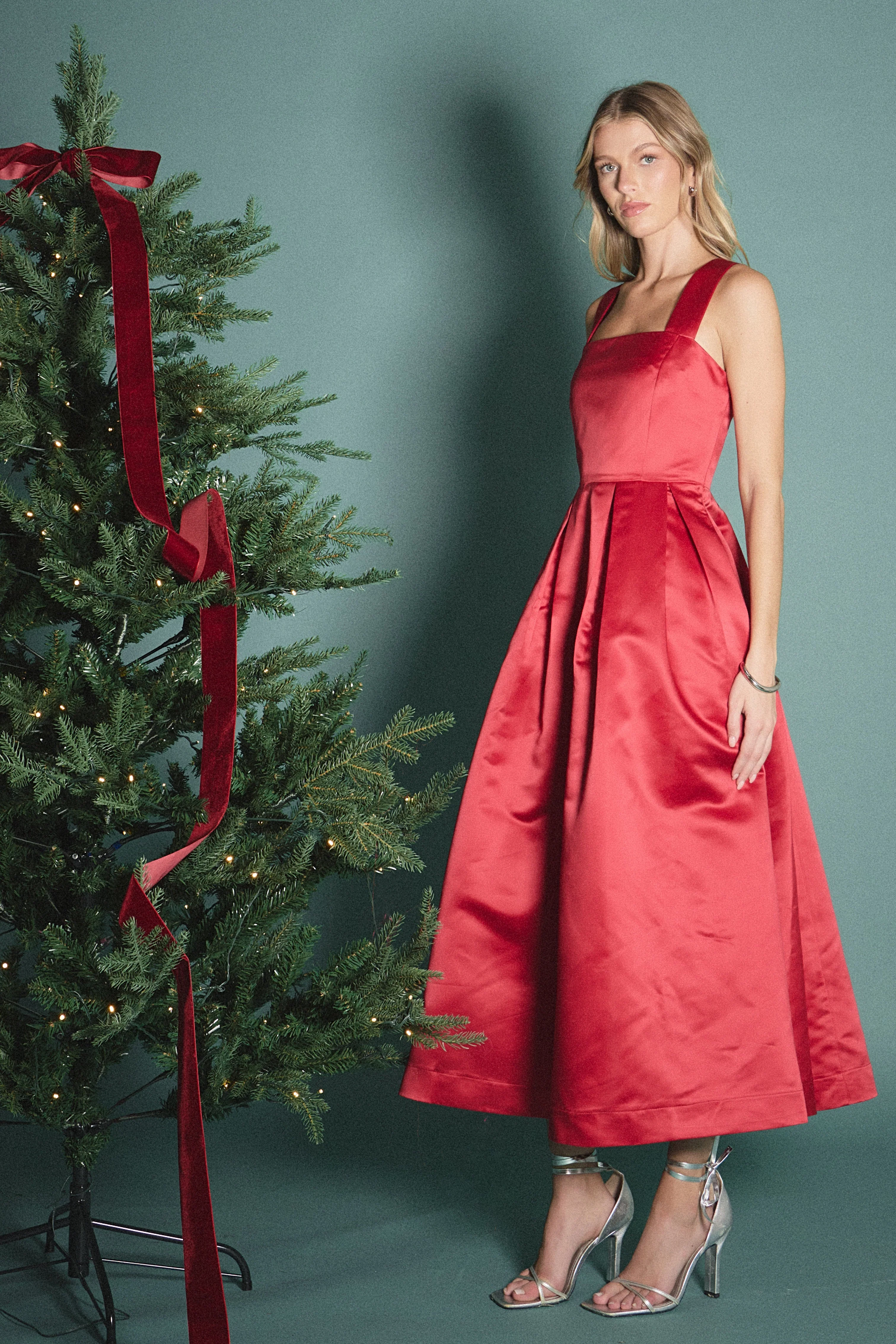 Sleeveless Flared Midi Dress - Image 3