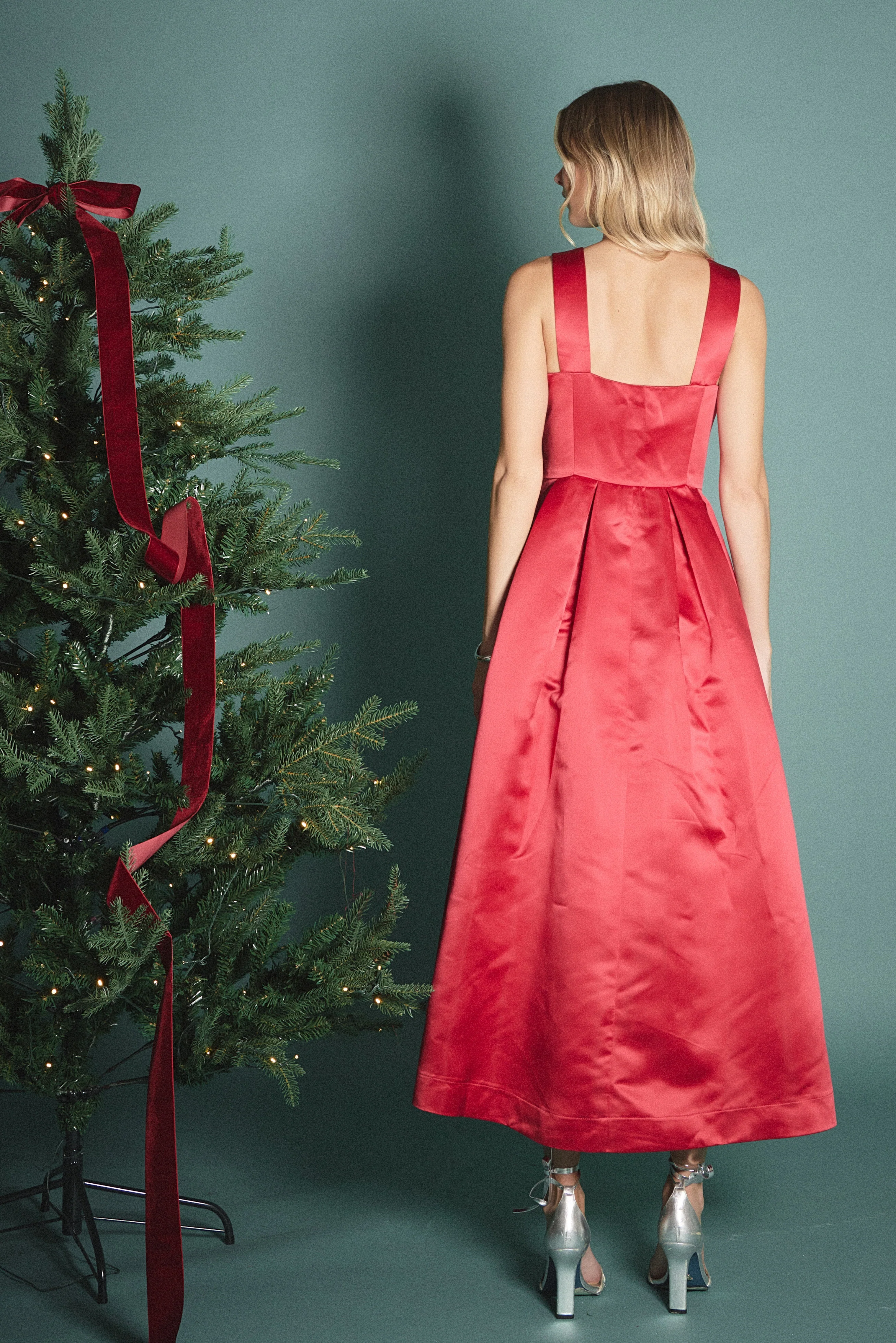 Sleeveless Flared Midi Dress - Image 4
