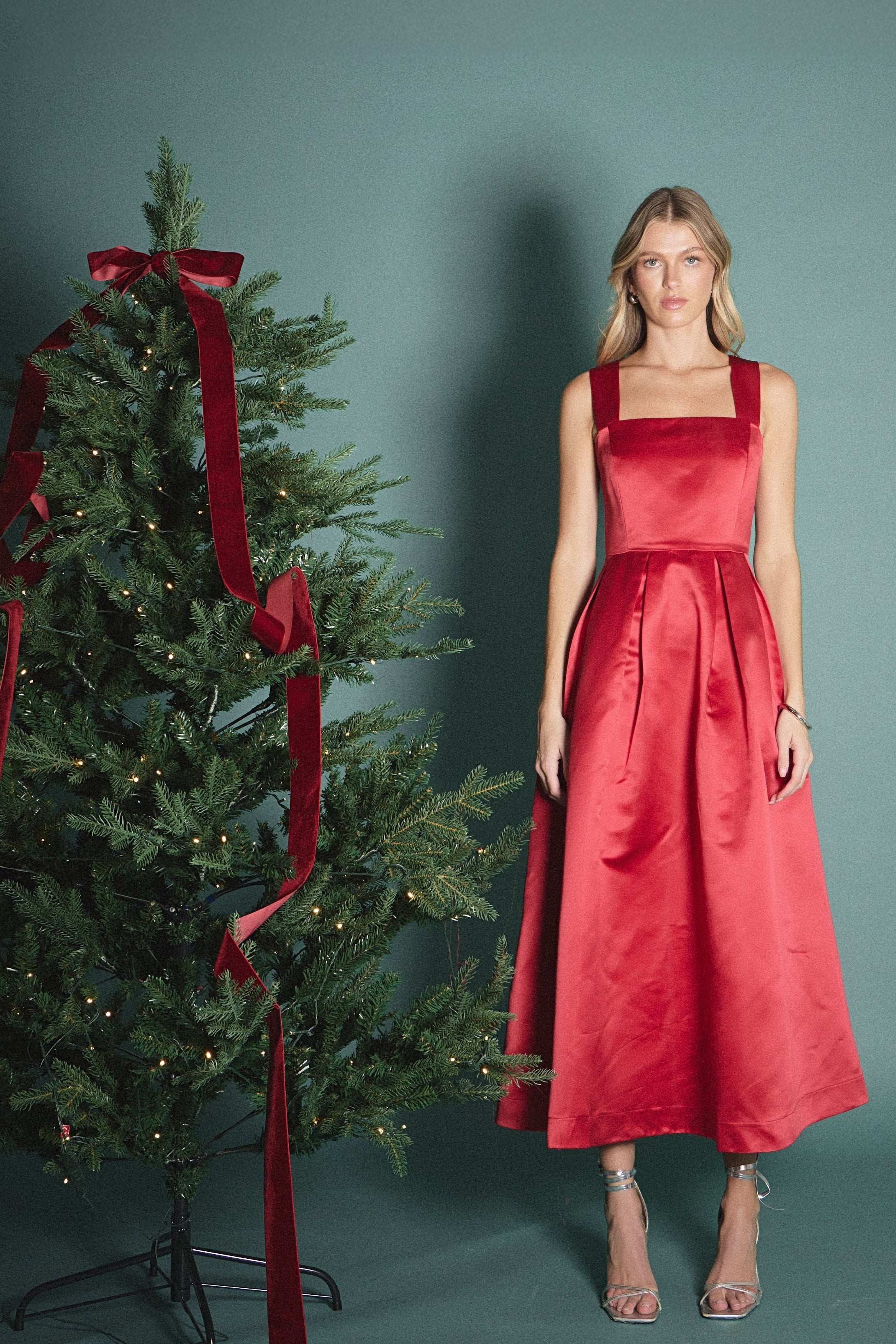 Sleeveless Flared Midi Dress - Image 5