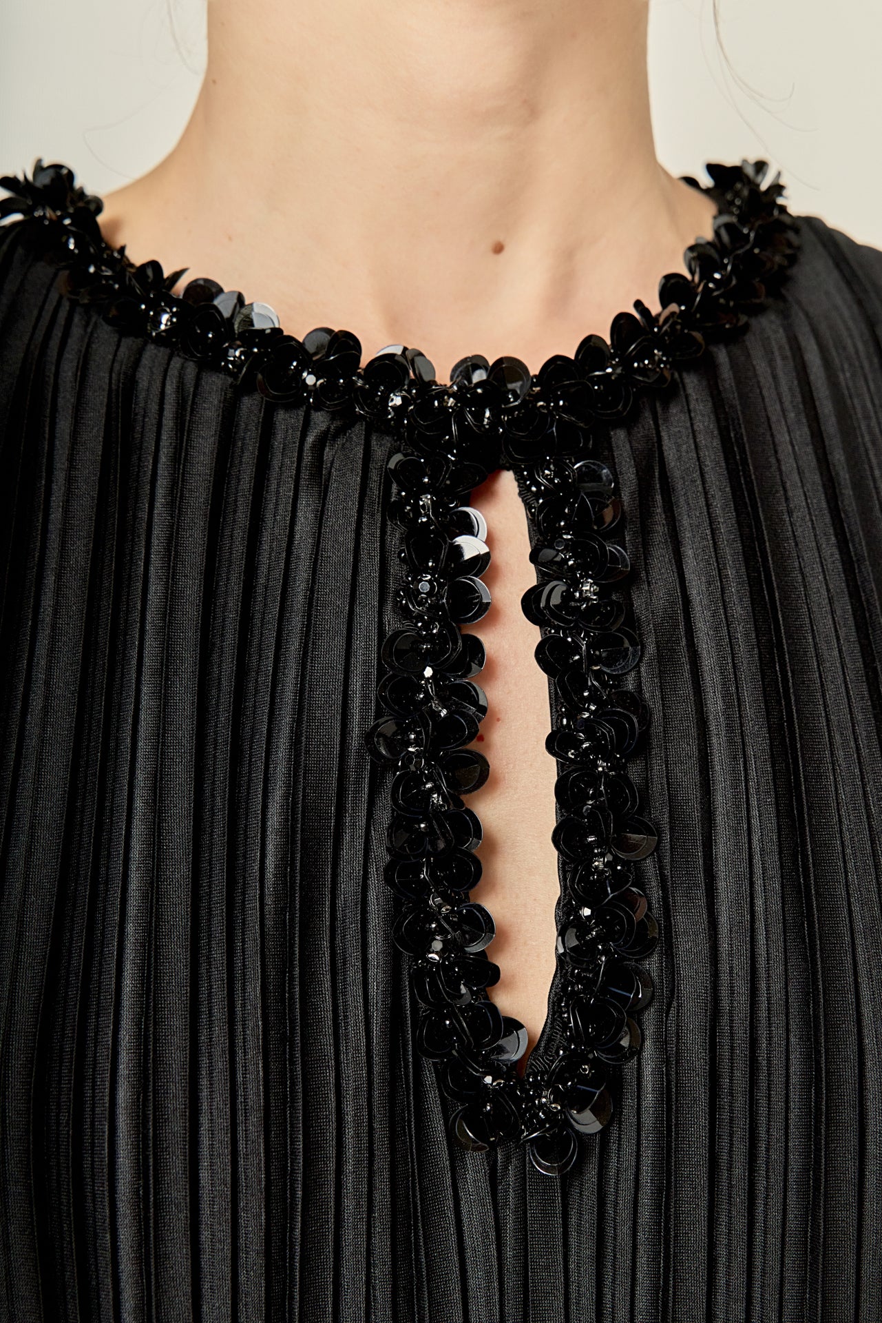 Sequin Keyhole Pleated Midi Dress - Image 3