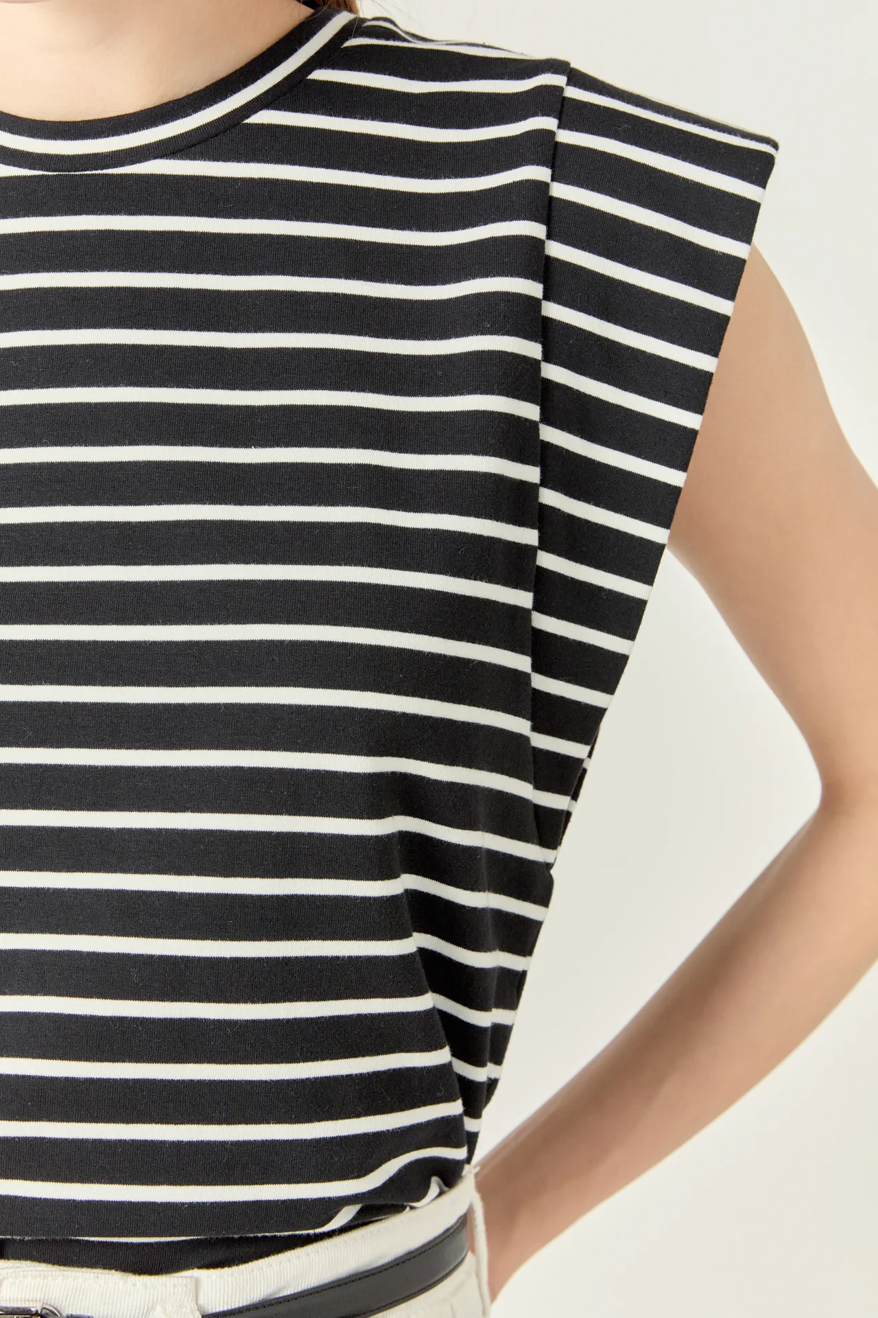 Stripe Sleeveless T-shirt - Image 17