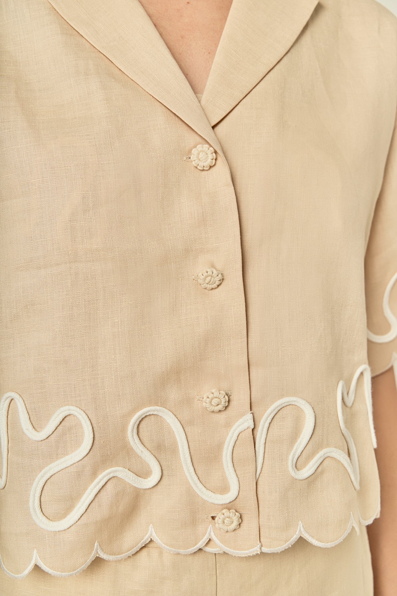 Wavy Embroidered Crop Shirt - Image 10